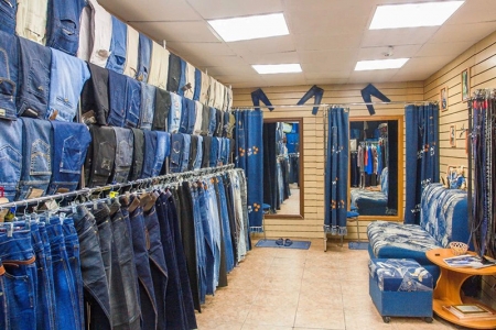 Продавец в магазин джинсовой одежды в Красногорске.
